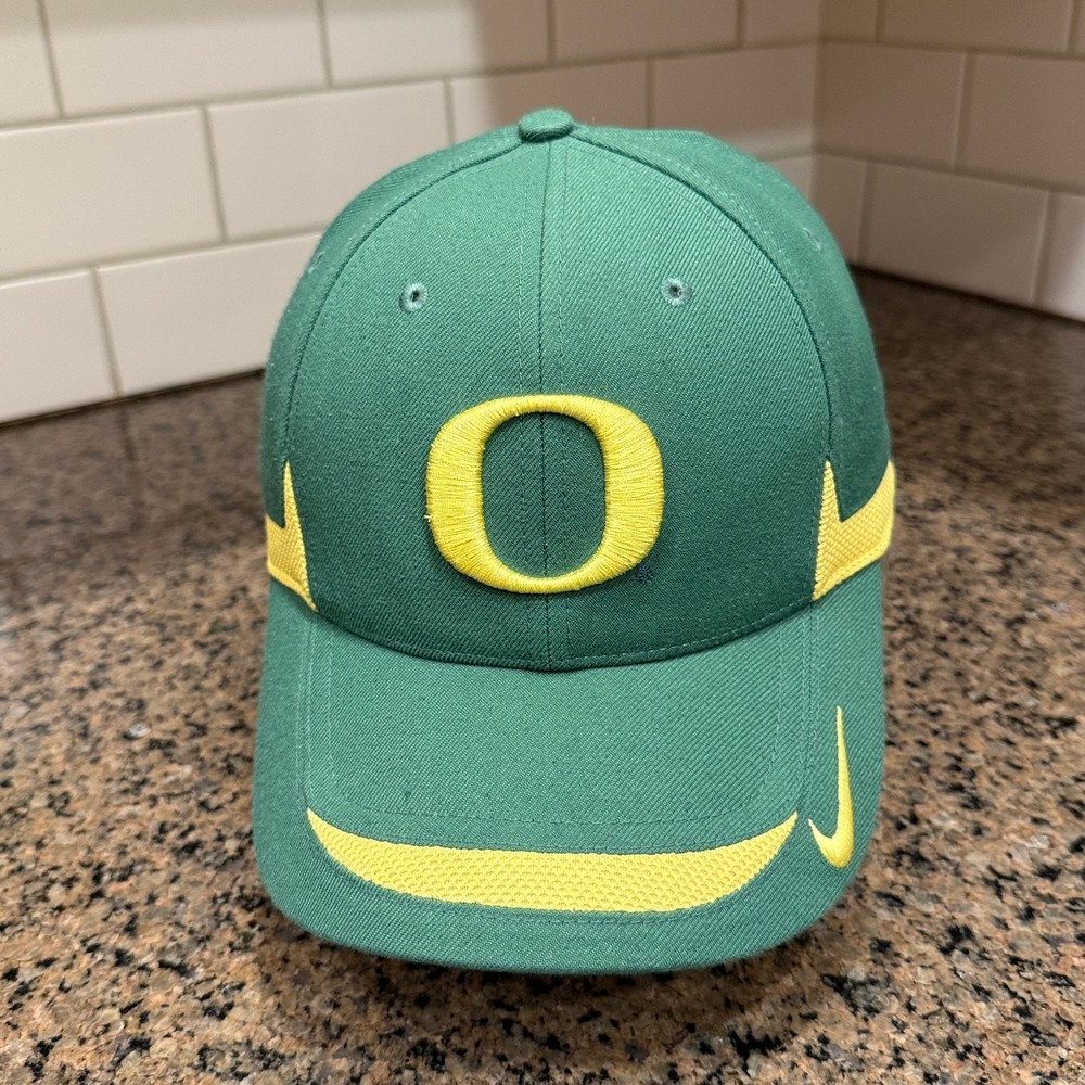 Oregon Ducks Nike Team Baseball Cap Mens OSFA Green Yellow Polyester